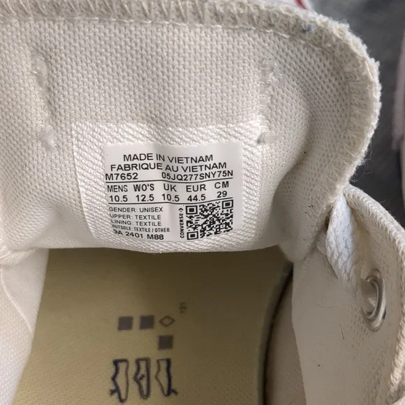 Converse Chuck Taylor All Star Low Top Sneakers. - Picture 3 of 16